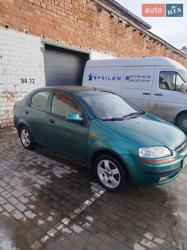 Седан Chevrolet Aveo 2004 в Черновцах