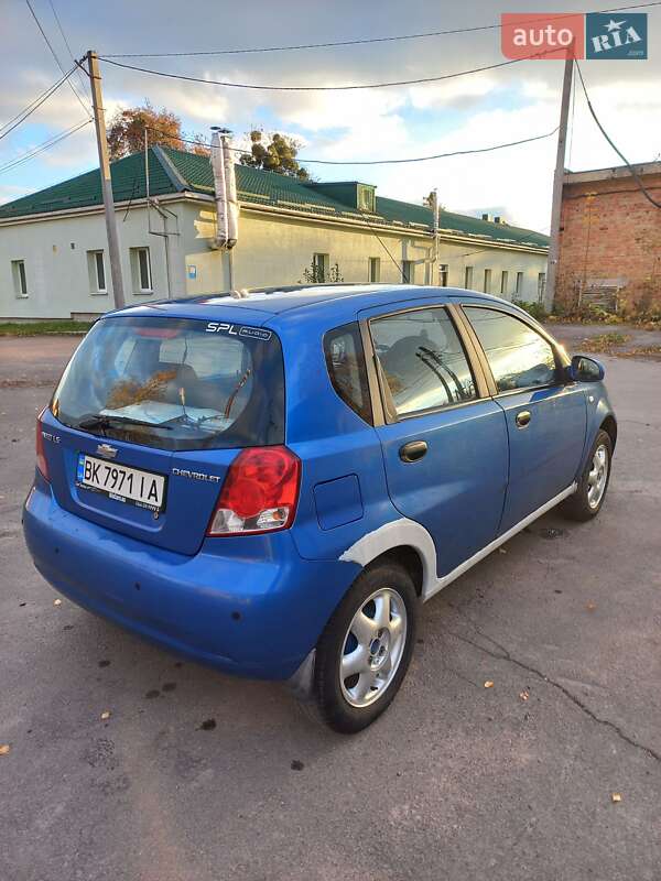 Хэтчбек Chevrolet Aveo 2005 в Остроге