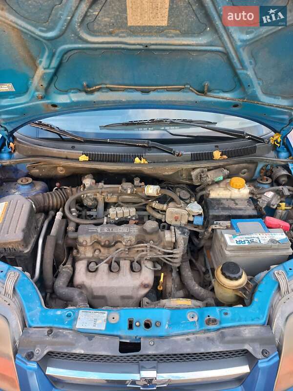 Хэтчбек Chevrolet Aveo 2005 в Остроге