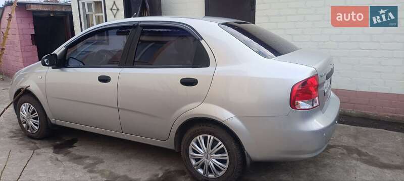 Седан Chevrolet Aveo 2005 в Чугуеве