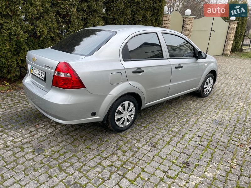 Седан Chevrolet Aveo 2010 в Дубні