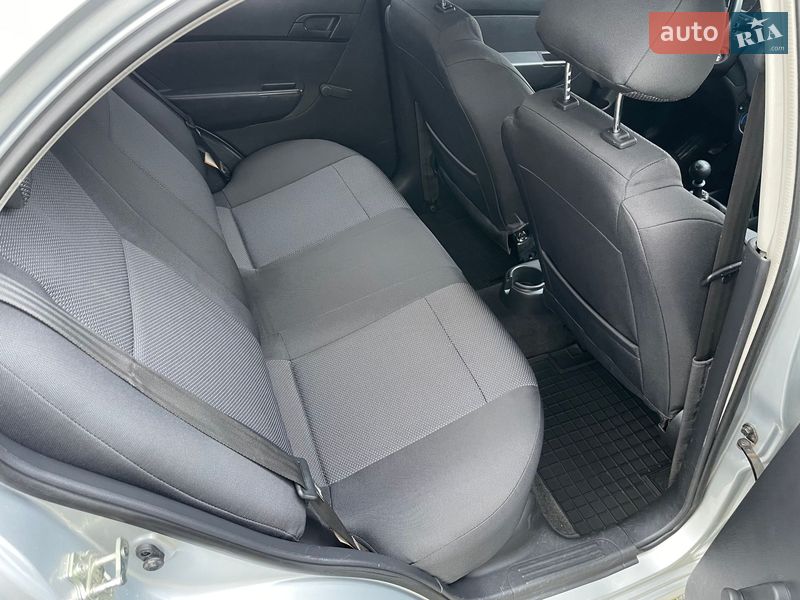 Седан Chevrolet Aveo 2010 в Дубні