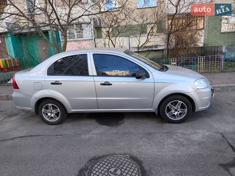 Седан Chevrolet Aveo 2006 в Киеве