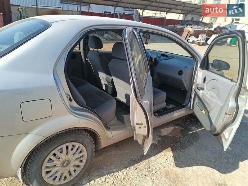 Седан Chevrolet Aveo 2005 в Калуше
