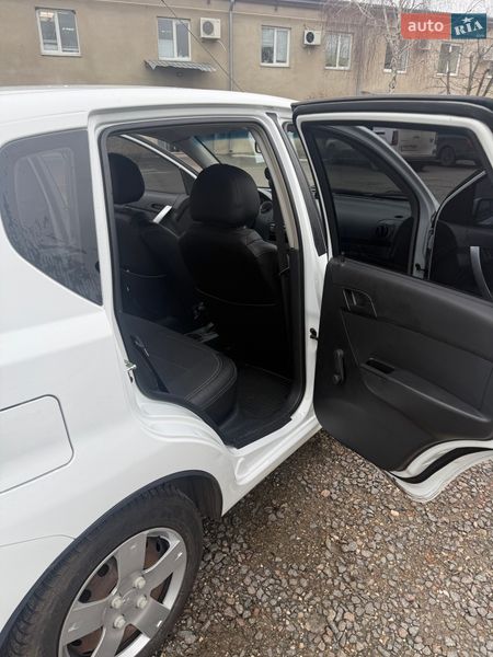 Хэтчбек Chevrolet Aveo 2011 в Харькове