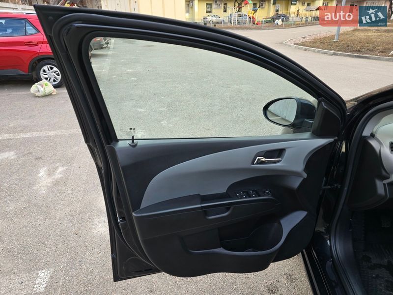 Седан Chevrolet Aveo 2013 в Харькове