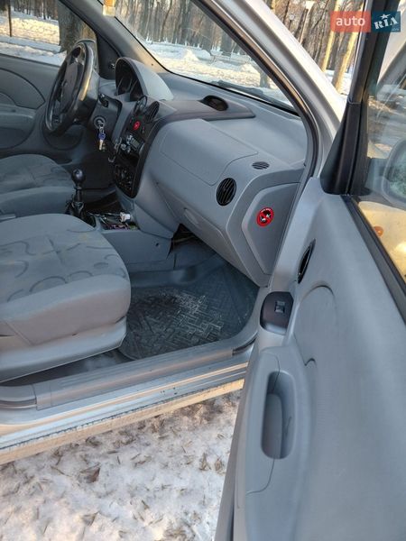 Седан Chevrolet Aveo 2004 в Нежине