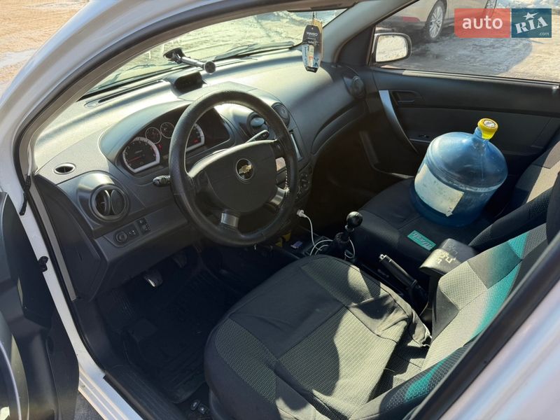 Седан Chevrolet Aveo 2006 в Ромнах