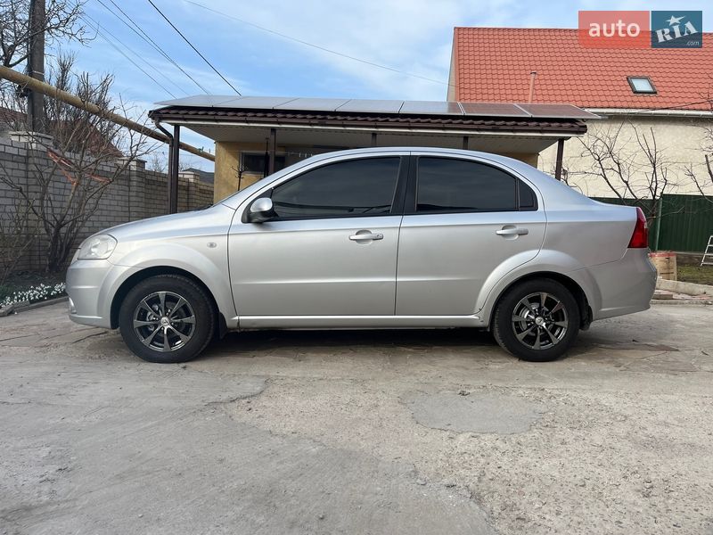 Седан Chevrolet Aveo 2007 в Нерубайском