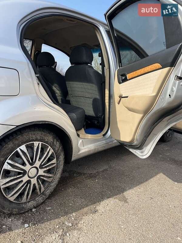 Седан Chevrolet Aveo 2008 в Кролевце