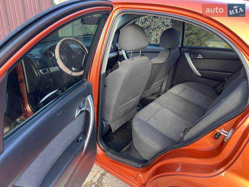 Седан Chevrolet Aveo 2007 в Тарутине