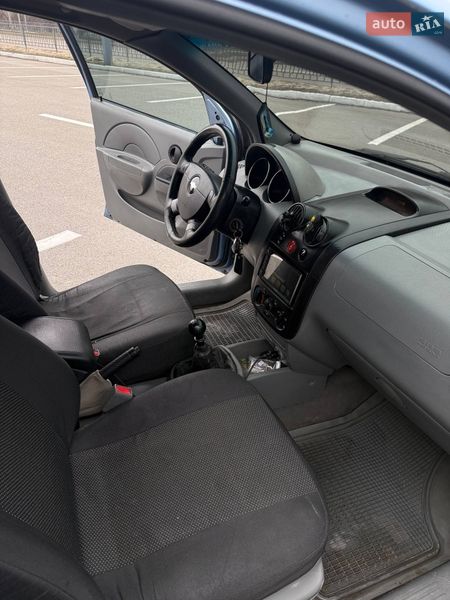 Седан Chevrolet Aveo 2004 в Харькове