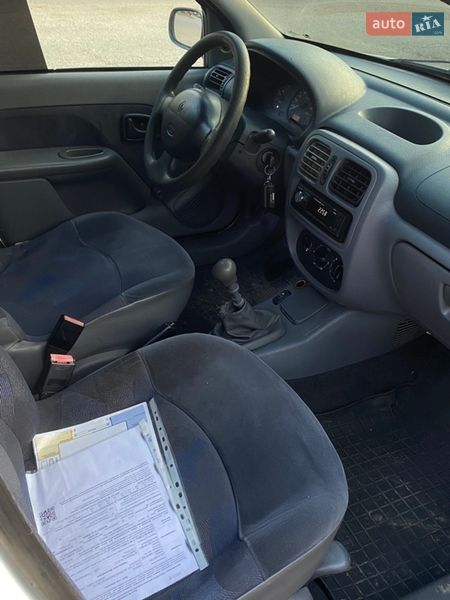 Седан Chevrolet Aveo 2004 в Гребенках