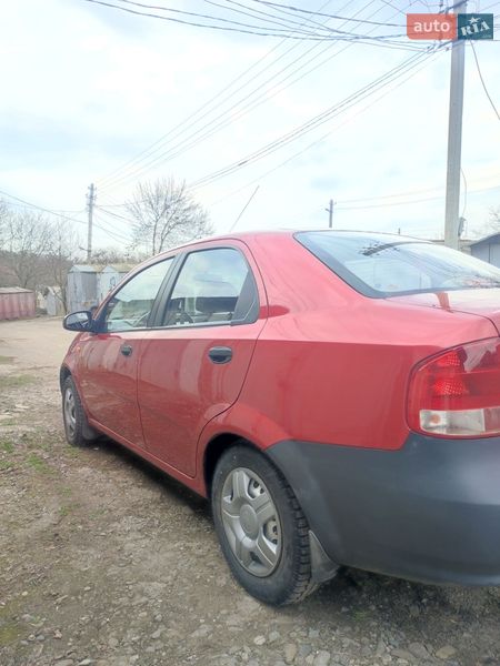 Седан Chevrolet Aveo 2004 в Чернівцях