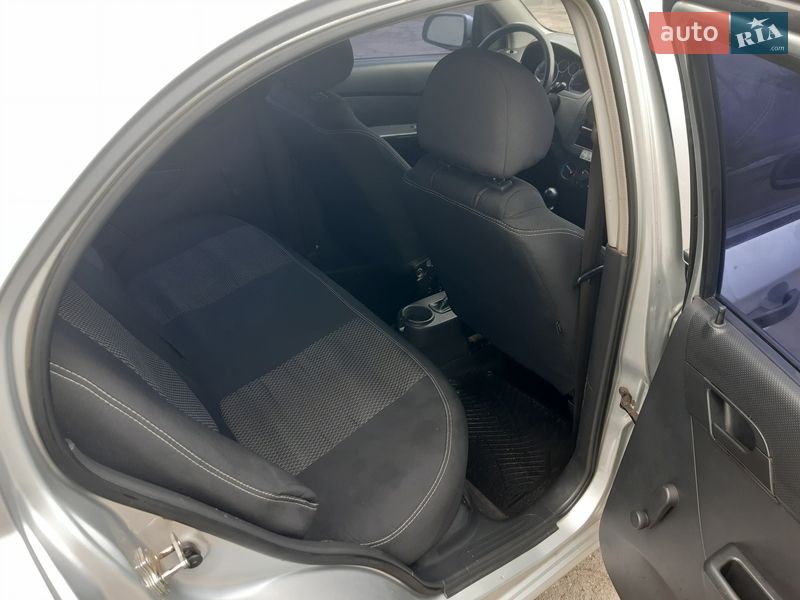 Седан Chevrolet Aveo 2011 в Лубнах