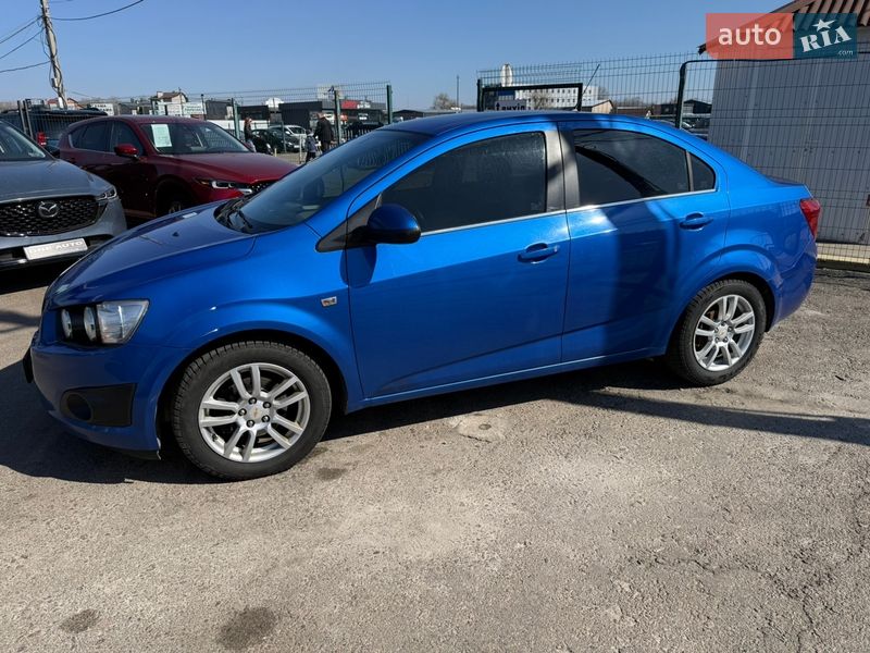 Седан Chevrolet Aveo 2012 в Києві