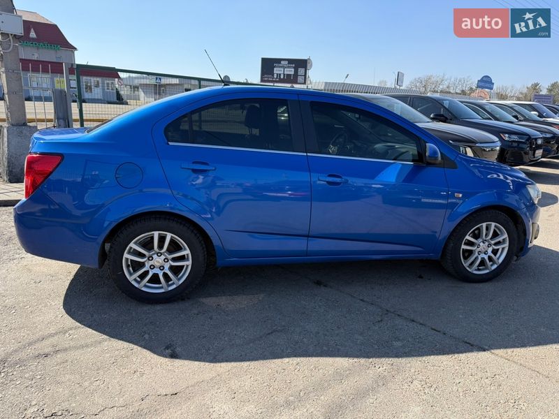 Седан Chevrolet Aveo 2012 в Києві