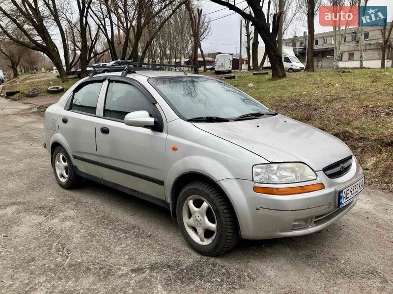 Седан Chevrolet Aveo 2004 в Днепре
