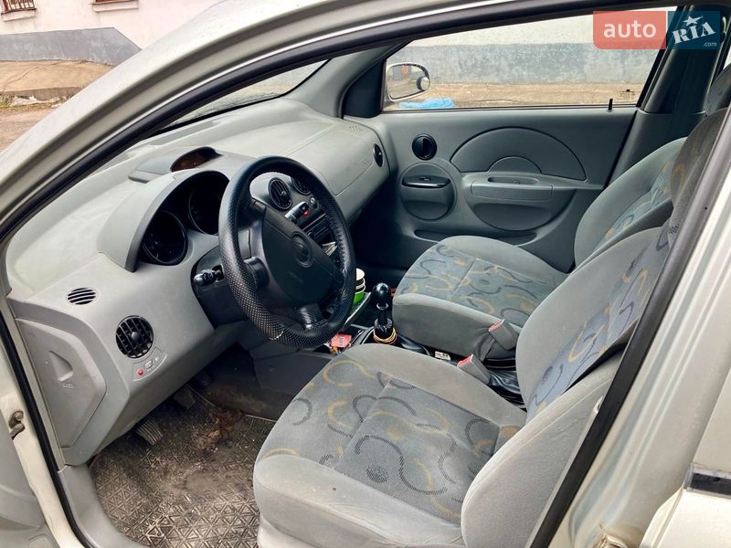 Седан Chevrolet Aveo 2004 в Днепре