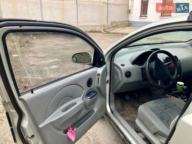 Седан Chevrolet Aveo 2004 в Днепре