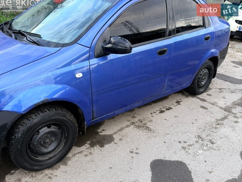Седан Chevrolet Aveo 2005 в Києві