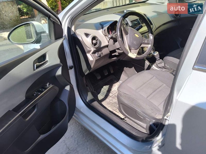 Седан Chevrolet Aveo 2012 в Львові