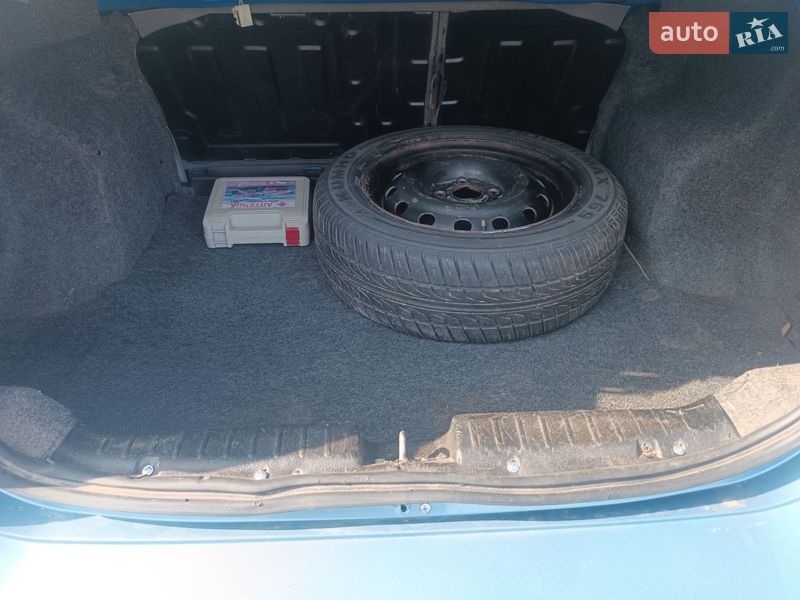 Седан Chevrolet Aveo 2005 в Чернигове