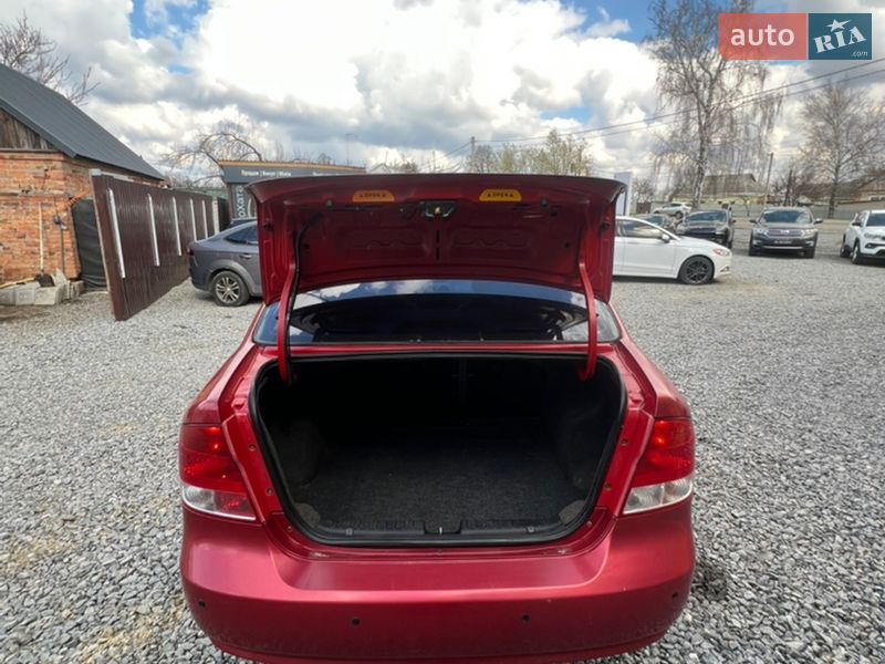 Седан Chevrolet Aveo 2005 в Дергачах