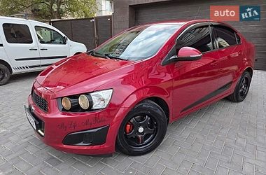 Седан Chevrolet Aveo 2014 в Николаеве