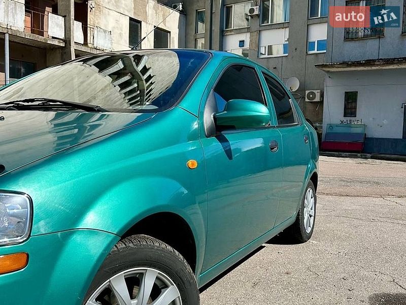 Седан Chevrolet Aveo 2004 в Черкассах