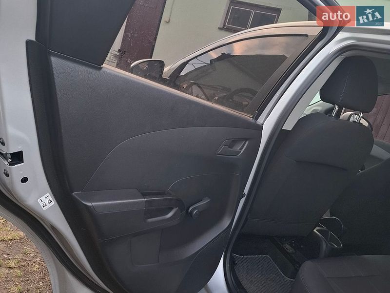 Хэтчбек Chevrolet Aveo 2011 в Горохове