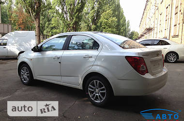 Седан Chevrolet Aveo 2014 в Киеве