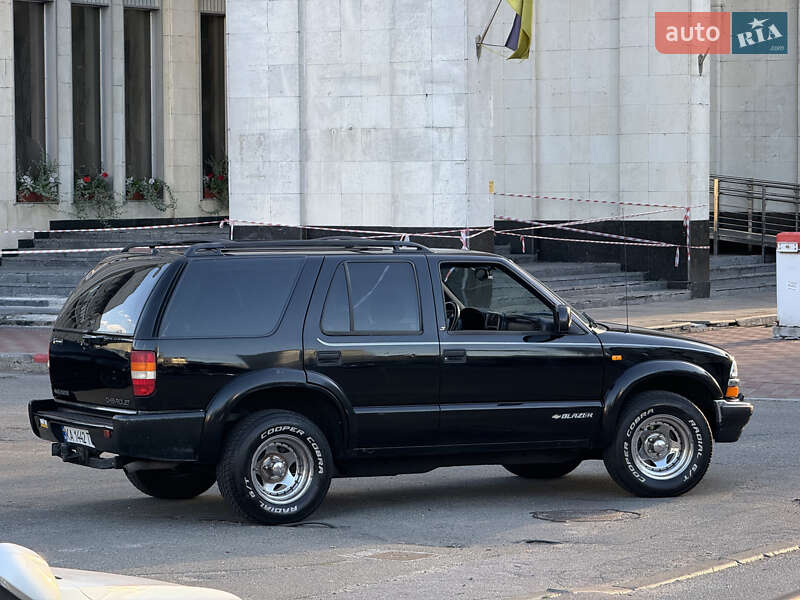 Позашляховик / Кросовер Chevrolet Blazer 2000 в Києві