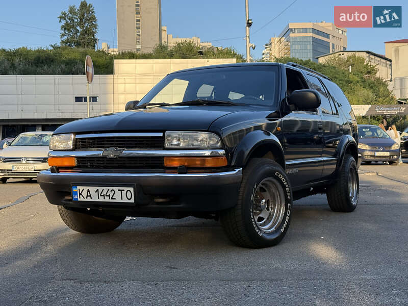 Позашляховик / Кросовер Chevrolet Blazer 2000 в Києві