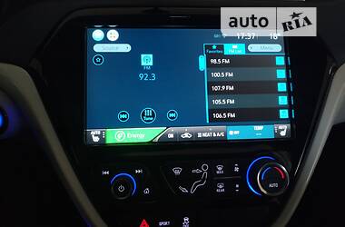 Хэтчбек Chevrolet Bolt EV 2017 в 