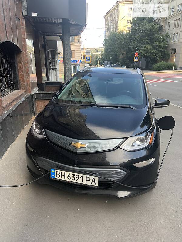 Хэтчбек Chevrolet Bolt EV 2017 в 