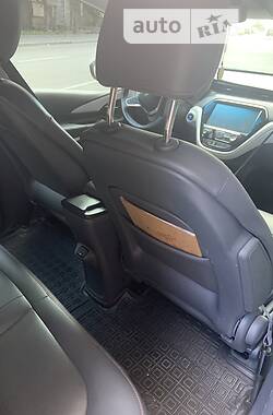 Хэтчбек Chevrolet Bolt EV 2017 в 