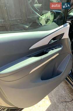 Хэтчбек Chevrolet Bolt EV 2018 в 