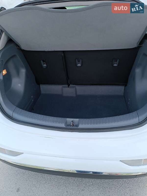 Хэтчбек Chevrolet Bolt EV 2019 в Киеве