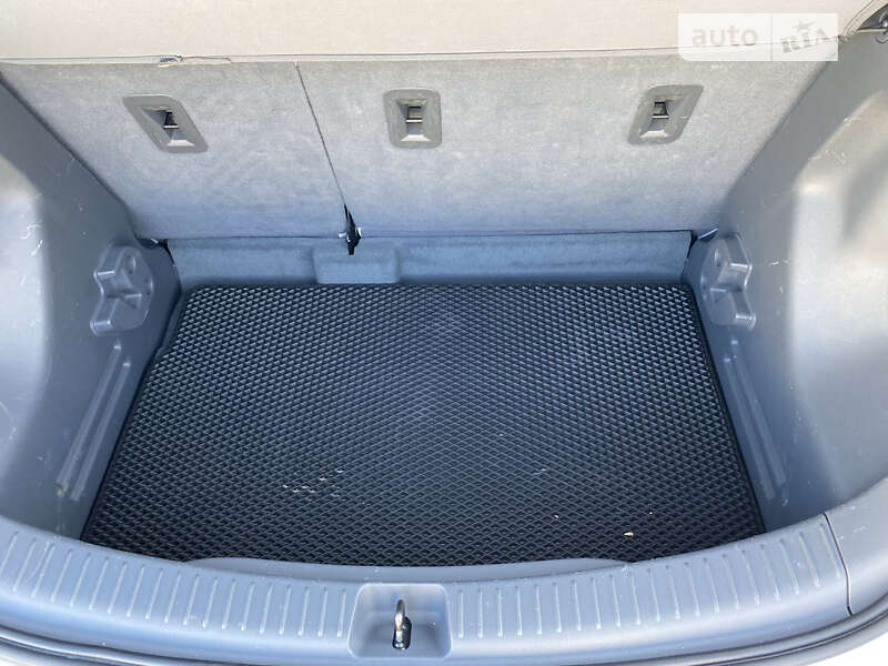 Хэтчбек Chevrolet Bolt EV 2017 в Ирпене фото 14 Хэтчбек Chevrolet Bolt EV 2017 в Ирпене