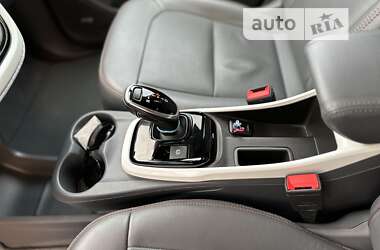 Хэтчбек Chevrolet Bolt EV 2020 в 