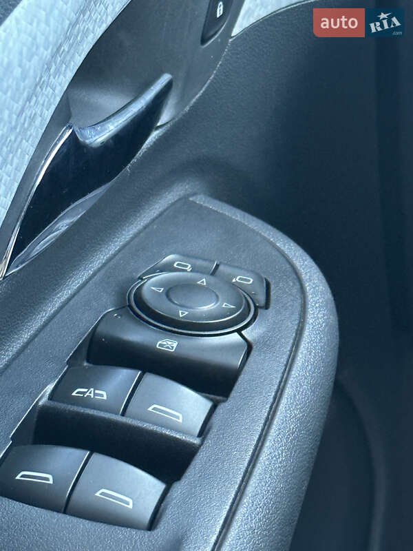 Хетчбек Chevrolet Bolt EV 2018 в Києві фото 30 Хетчбек Chevrolet Bolt EV 2018 в Києві