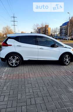 Хэтчбек Chevrolet Bolt EV 2017 в 