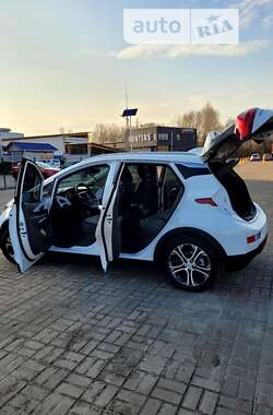 Хэтчбек Chevrolet Bolt EV 2017 в 