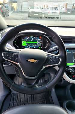 Хэтчбек Chevrolet Bolt EV 2017 в 