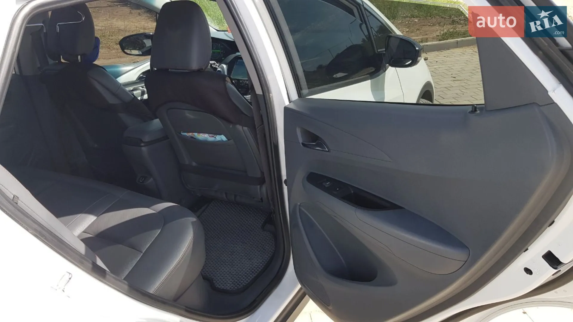 Chevrolet Bolt EV 2017 VIN 1G1FX6S02H4175188 фото оголошення 10 з 14