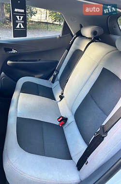 Хэтчбек Chevrolet Bolt EV 2017 в 