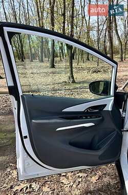 Хэтчбек Chevrolet Bolt EV 2017 в 