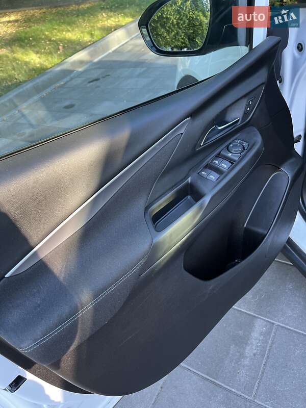 Хетчбек Chevrolet Bolt EV 2022 в Полтаві