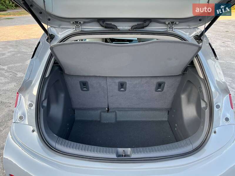 Хэтчбек Chevrolet Bolt EV 2020 в Днепре фото 5 Хэтчбек Chevrolet Bolt EV 2020 в Днепре